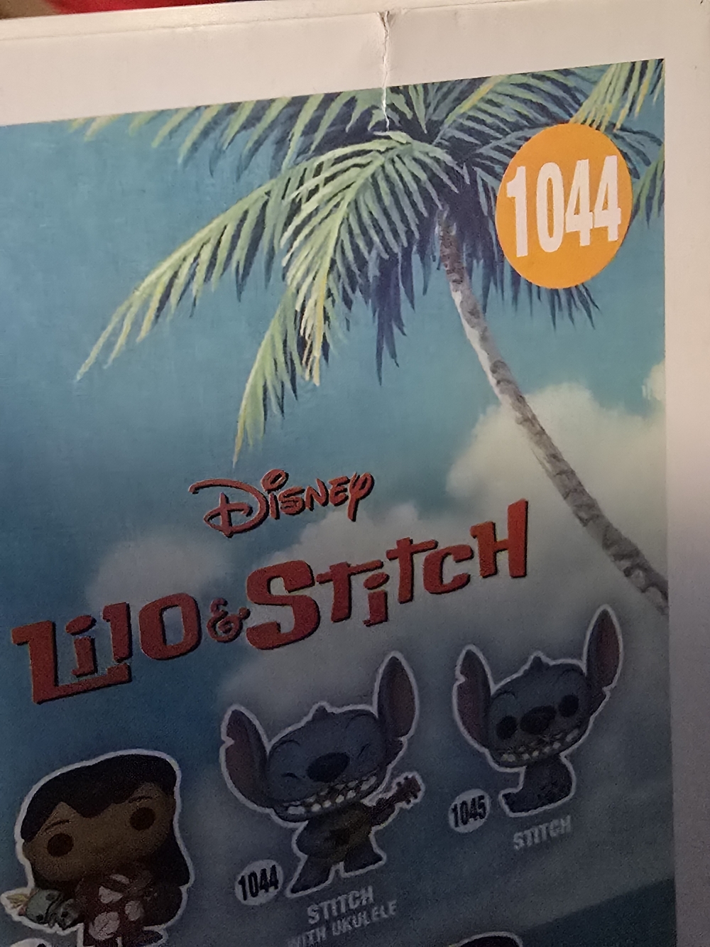 Funko Pop! Disney Lilo & Stitch #1044 - Stitch with Ukulele - Picture 4 of 5